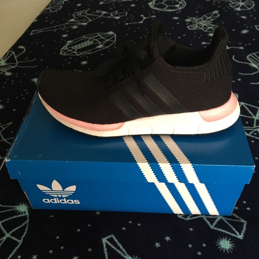 Adidas- Swift Run